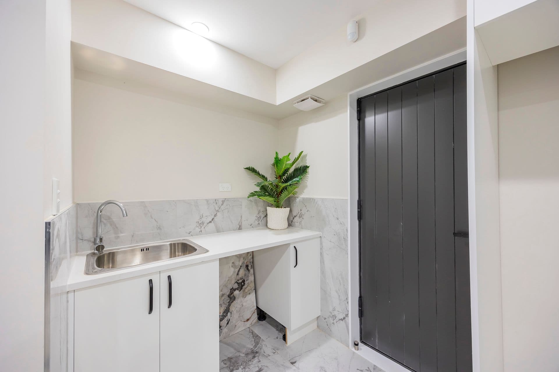 6 Vine Street, Mangere East 15